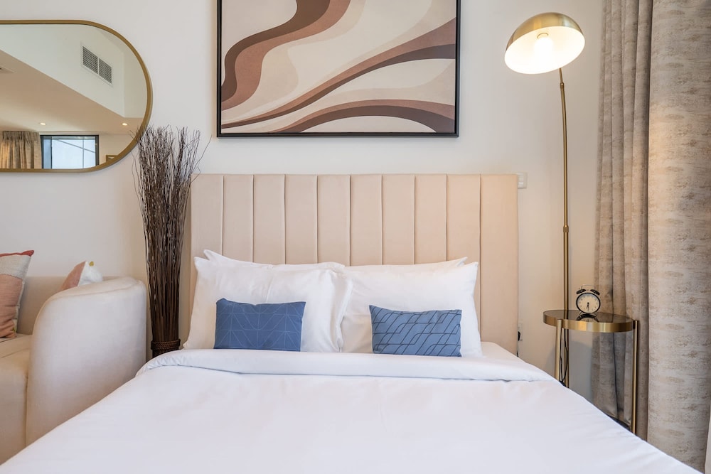 Stunning Studio in Regina Tower With Five Hotel View