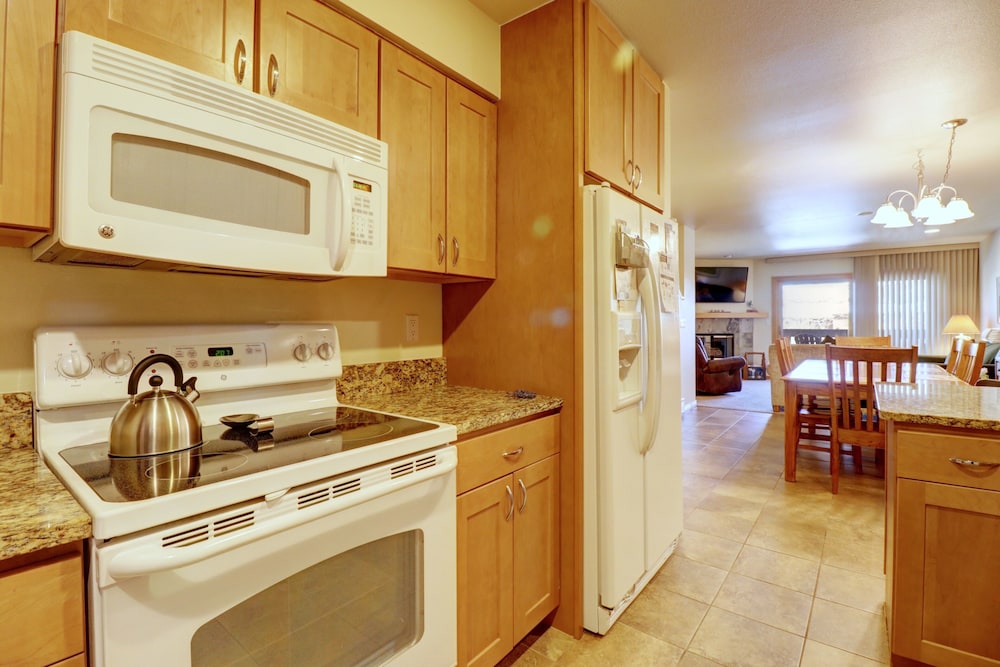 727b Meadow Creek 2 Bedroom Townhouse