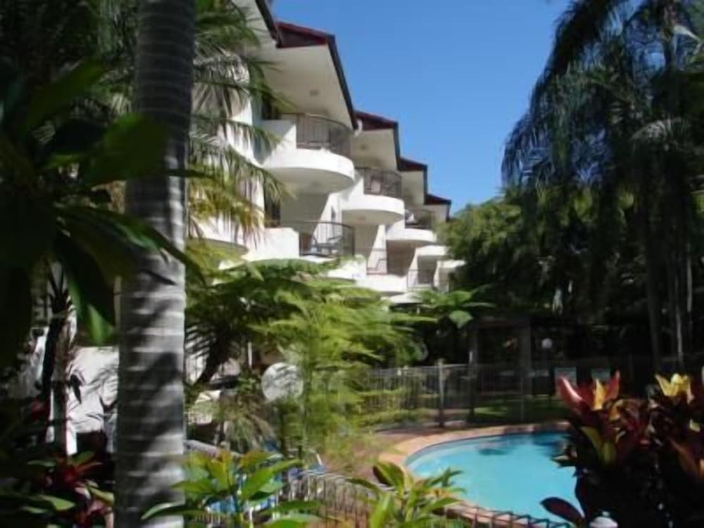 Main Beach Vacations - Scalinada Apartments - Property Image 8