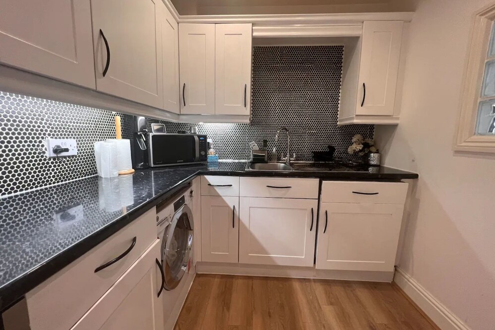 Gorgeous, Newly Renovated 1 Bedroom in Balham With Garden