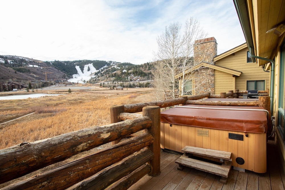 Bristlecone at Deer Valley Resort - Three Bedroom Condo with Loft and Hot Tub #504 3 Condo