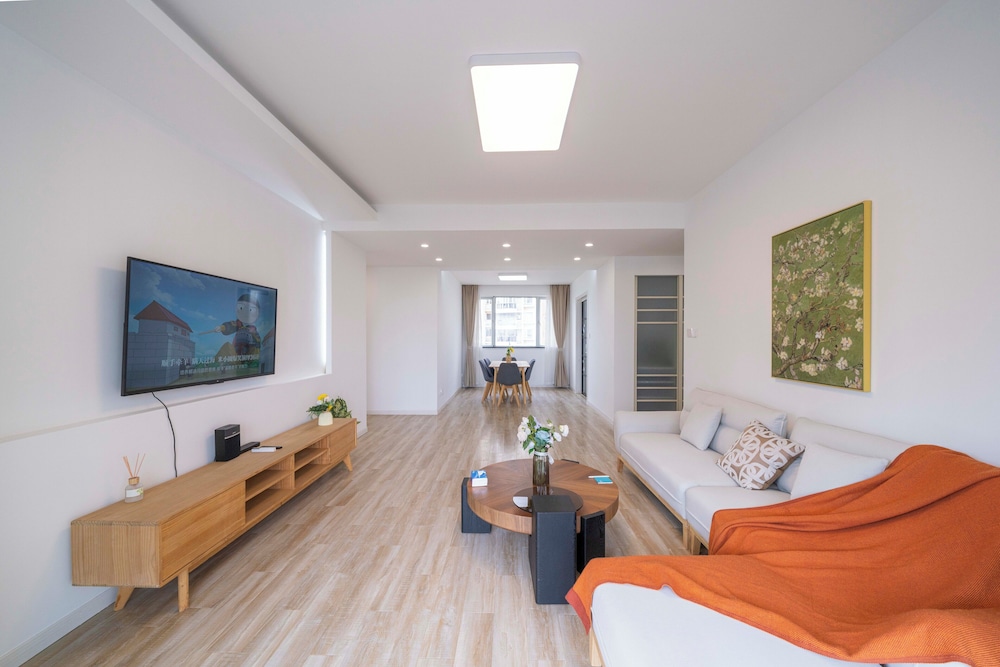 Tyms Luxury 4BR 2BA APT Garden
