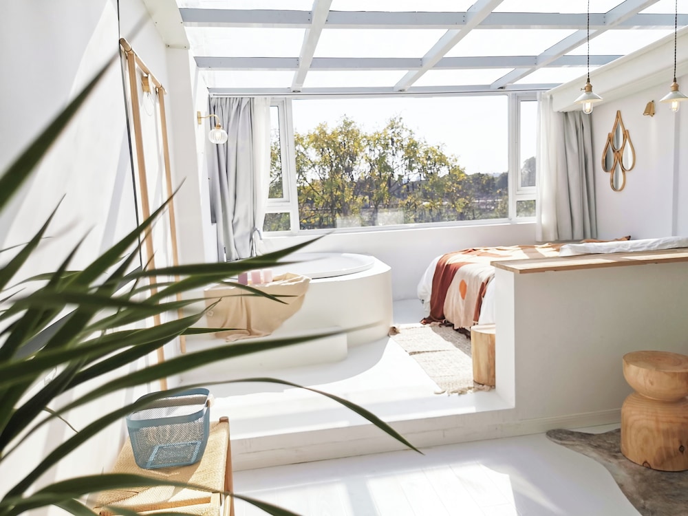 Shanghai Ruochu Designer Guesthouse-Near Shanghai Pudong Airport & Disneyland