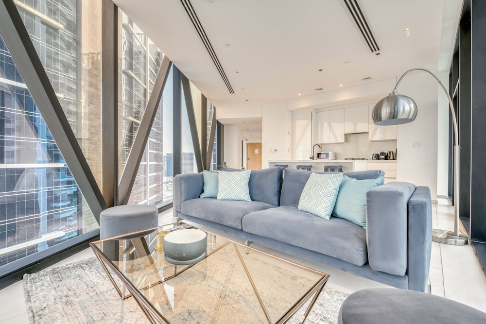 Maison Privee - Luxury Apt W/Burj Khalifa Vw & Dubai Canal Access