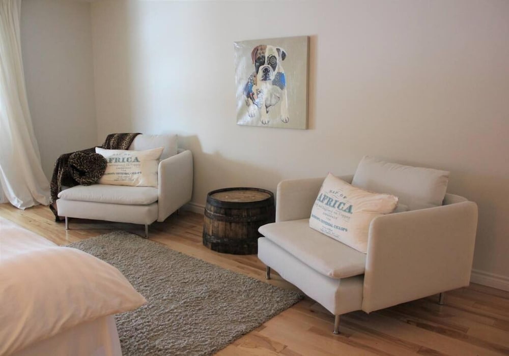 Craft Vineyard House - Waterview Home in Picton - Image 2