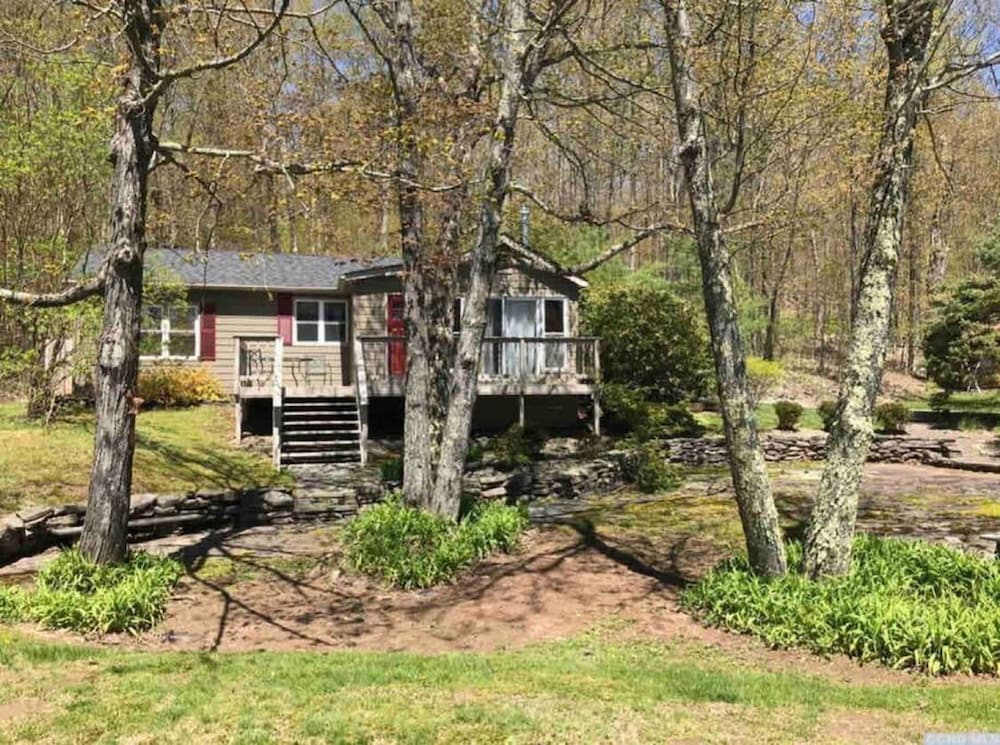 Back House Twin Cabin Ii-hot Tub Fireplace Hiking Retreat
