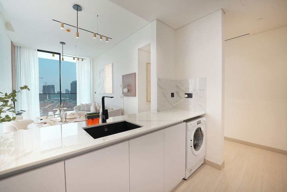 Easygo- Lux 2BR / Private Pool JVC Onyx