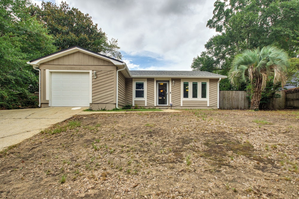 Shop, Dine & Visit Uwf: Pensacola Home w/ Yard!