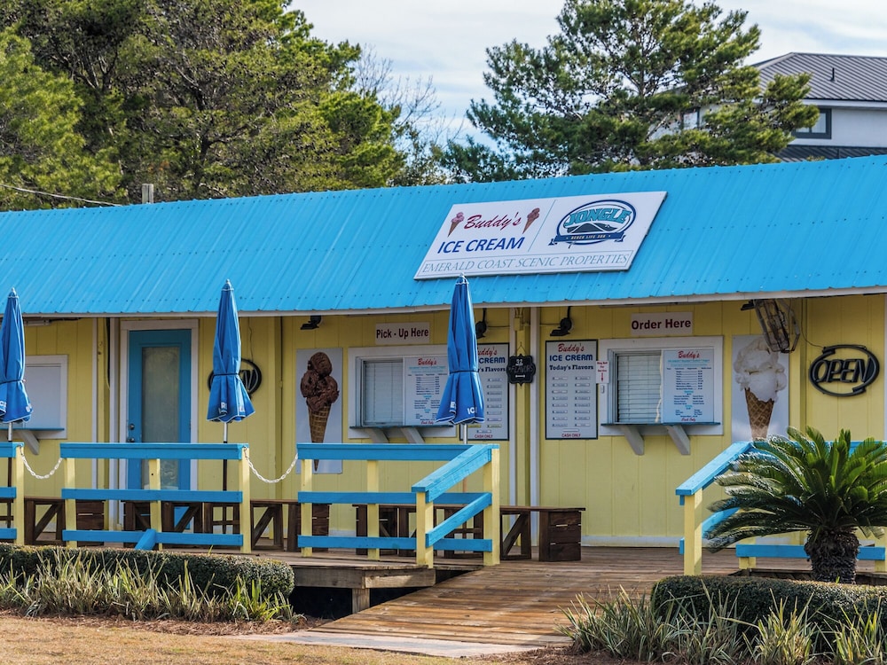 Your Ideal Beach Getaway With Private Pool, Game Room and Close to Beach!