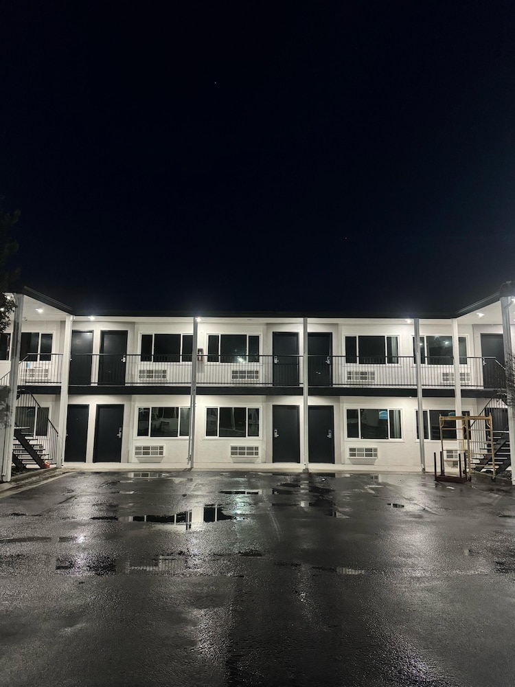 The Snoozzz Inn
