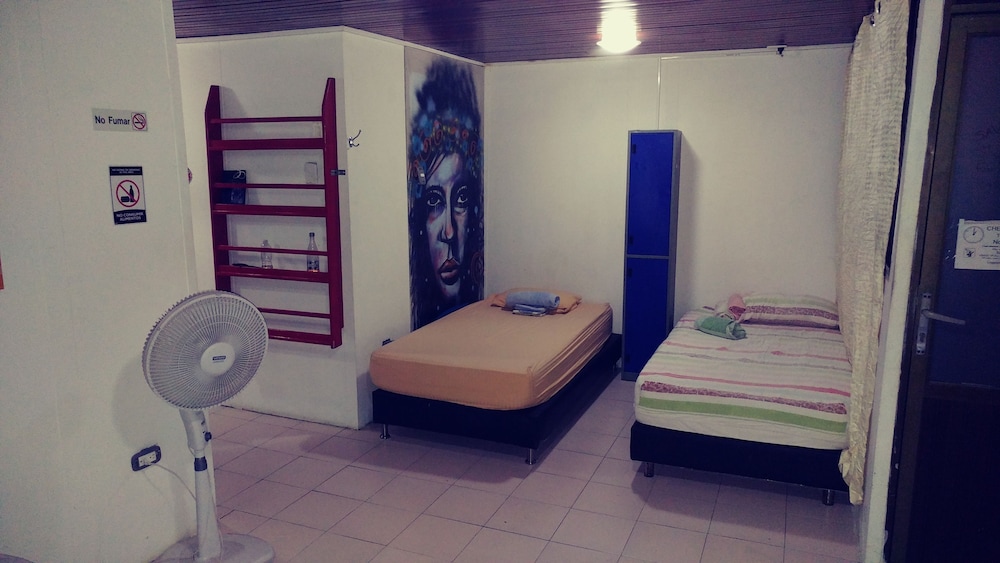 Hotel Blue Almond Hostel San Andres - Image 1