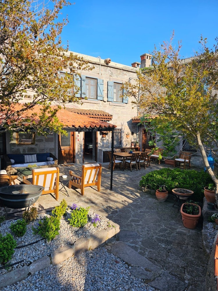 Assos Nar Konak