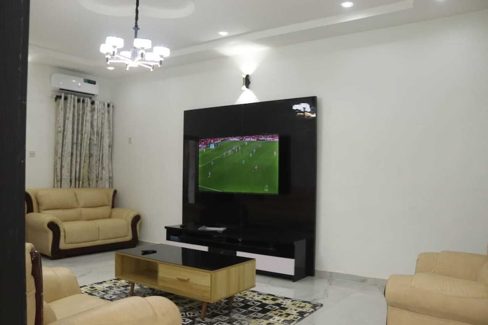 Luxurious 1 Duplex and 3 Flats Apartments, Ugbor Village RD, Benin City Nigeria
