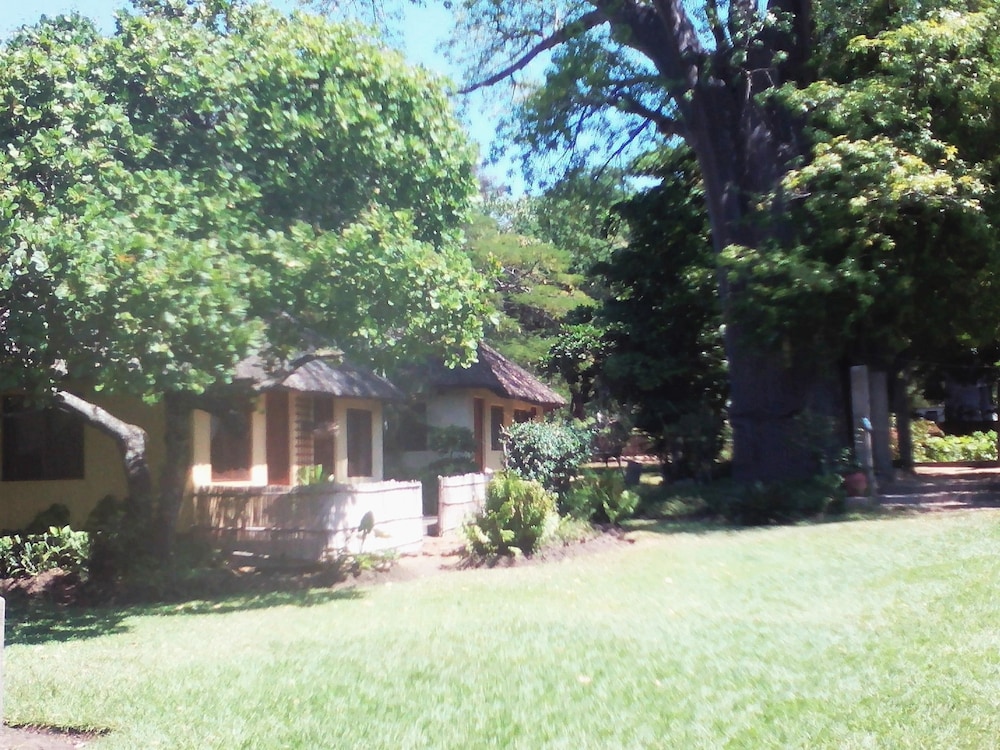 Nkhudzi Beach Lodge