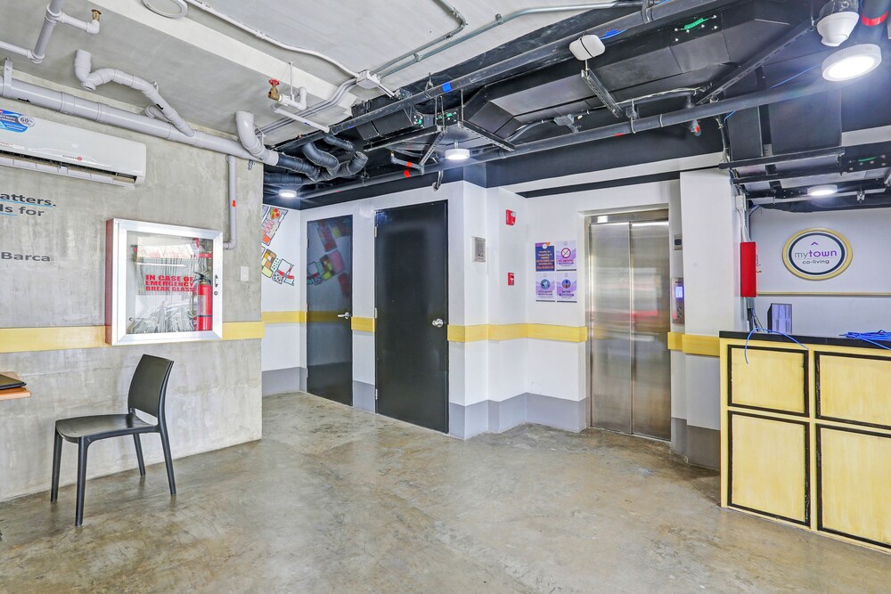 MyTown Madrid, Classy Hostel Bunkbeds Makati Metro Manila