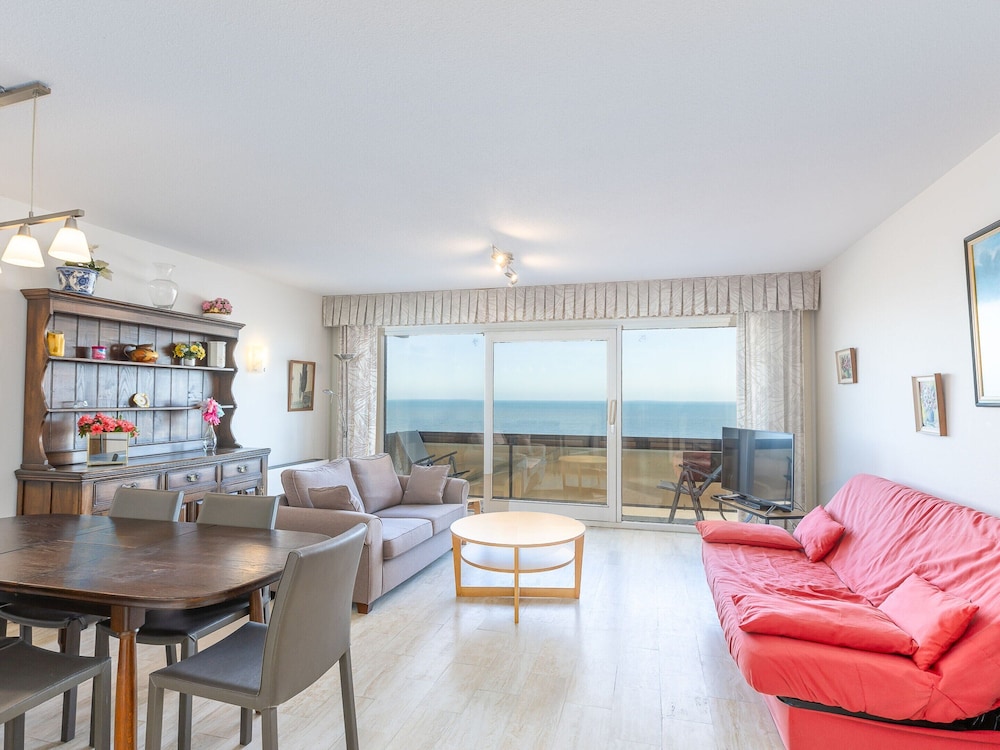 Bright Apartment on the 7th Floor