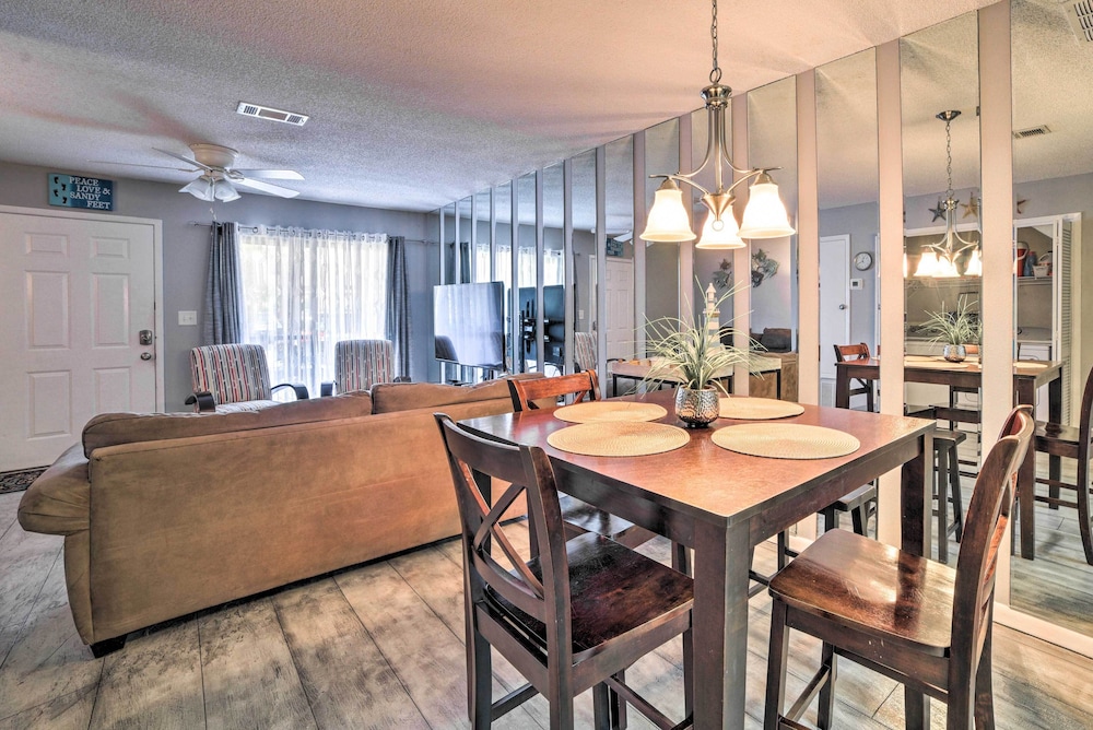 Beautiful PCB Townhome: Balcony & Resort Amenities