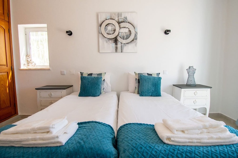 Pomba Beautifully Renovated With Heated Pool