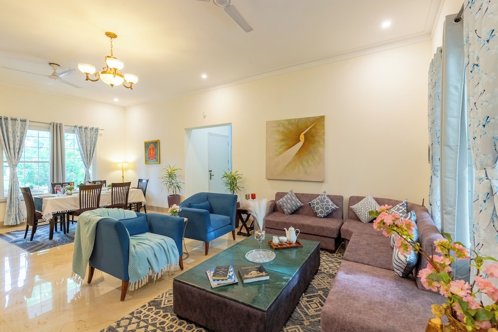 Alaya Stays 3 BHK with Pvt Pool-Daffodil