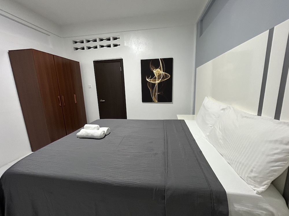 3Bd Luxury Villa Located in Prime Loc view 4