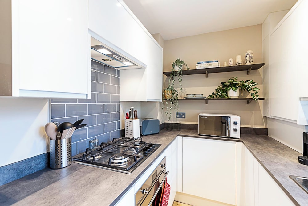 Beautiful Two Bedroom Abode Near Baker Street