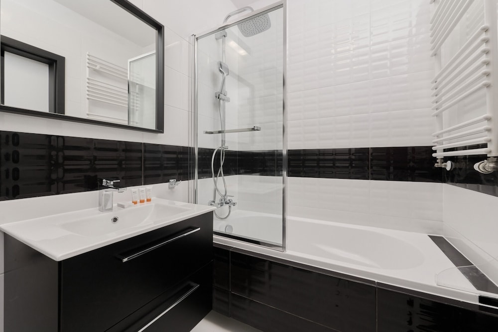 Odra Tower Apartment by Renters Prestige view 4