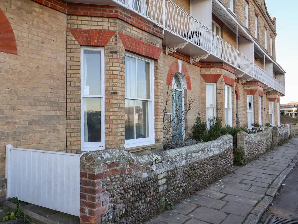 11a Market Cross Place