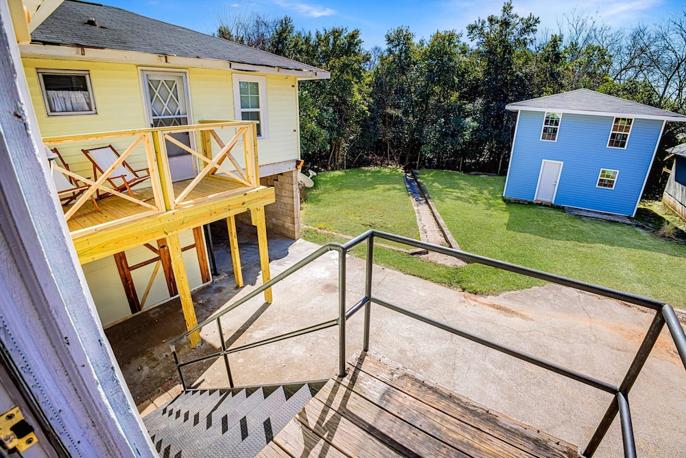 Firefly Hideaway Near Riverwalk