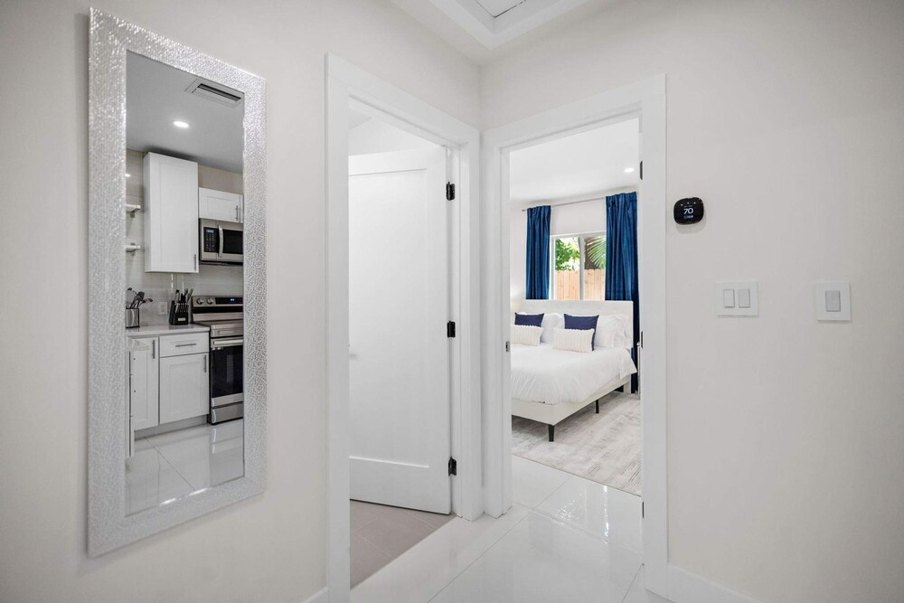 Uhost AI 4-unit Gem Mins to Las Olas Beach