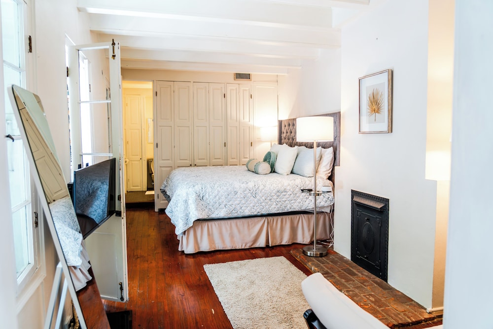 French Quarter Lanaux Mansion B & B