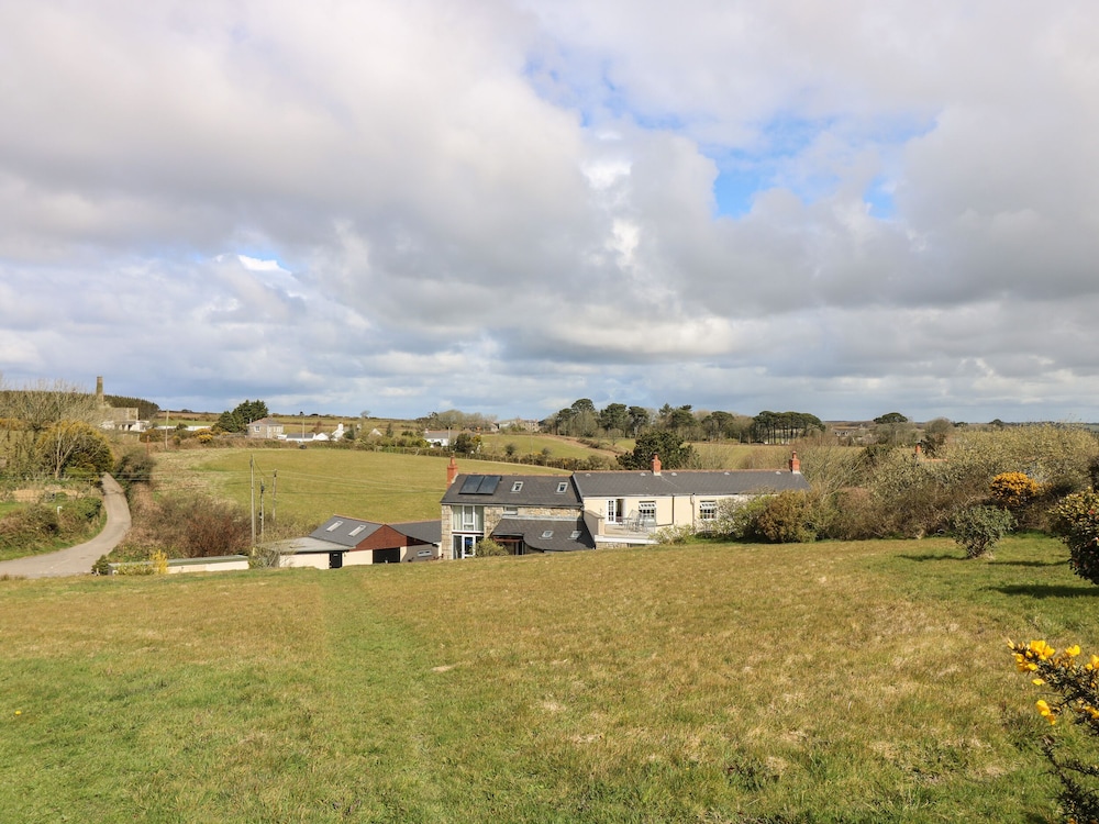 Mynheer Farm Barn view 3