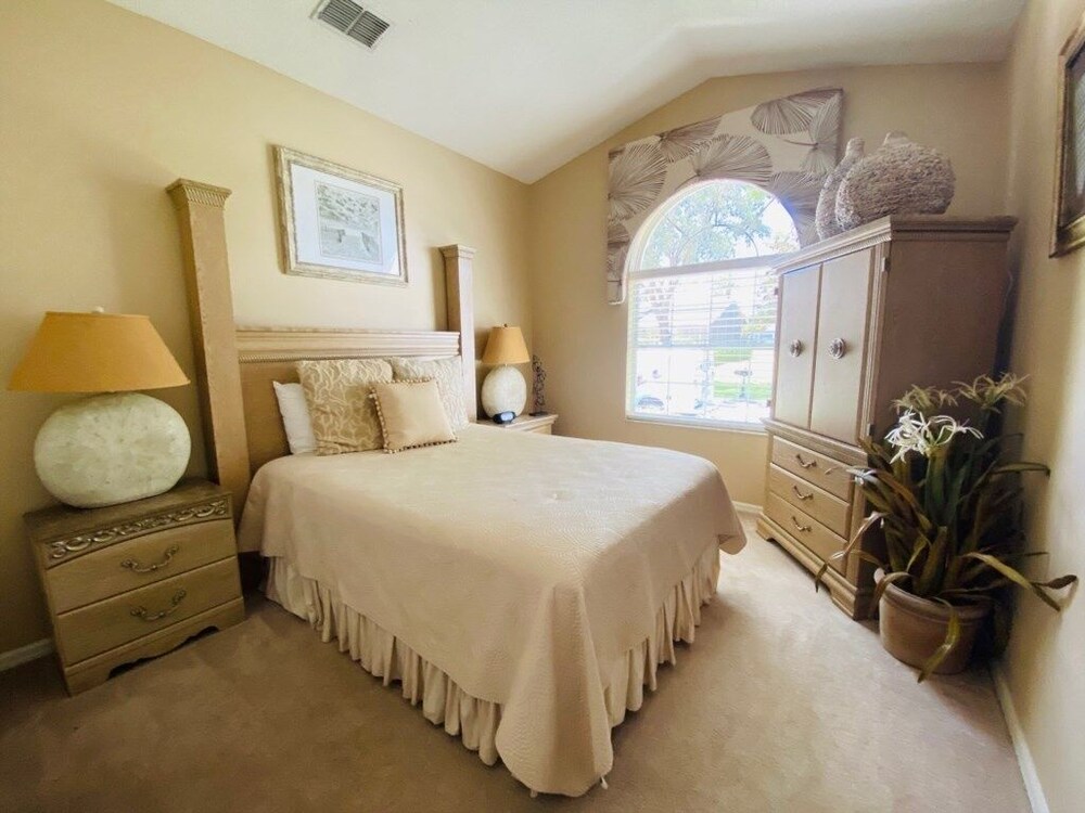 Southern Dunes Golf Views! 5 Bedroom Home by RedAwning