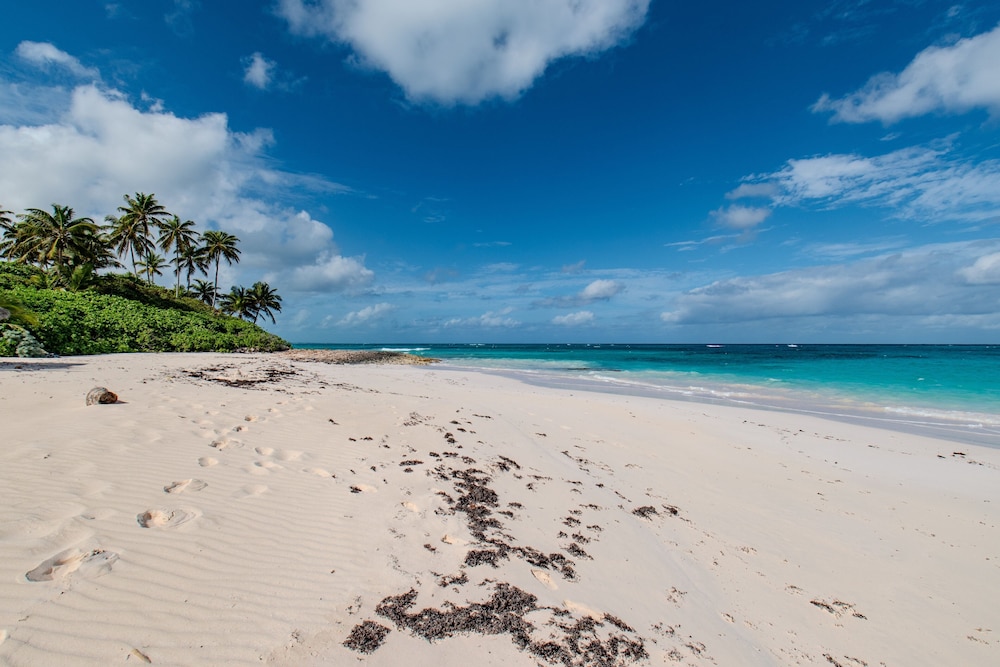 Seaduced - Brand New Luxury Beachfront Estate With Pool 4 Bedroom Home