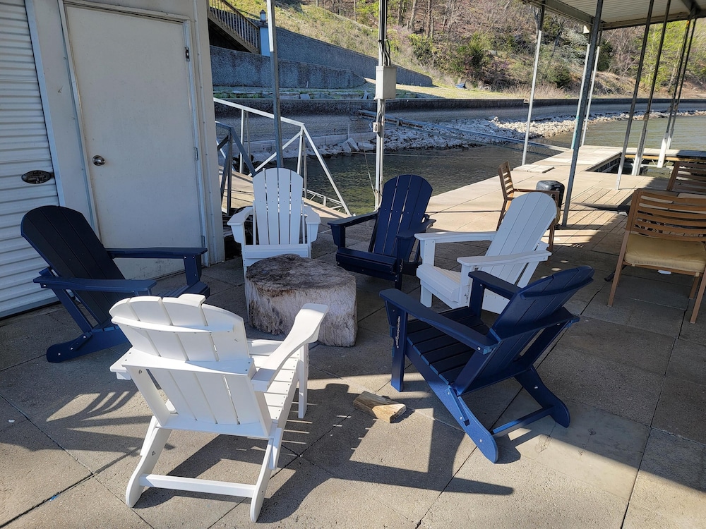 Huge! Sleeps 30-kayaks, Pedal Boat & Paddle Boards