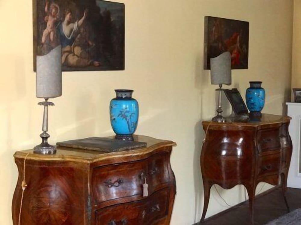In Rome, Aristocratic, 3 Bedroom in Elegant, Historic Palace 3 Bedrooms 3 Bathrooms Apts