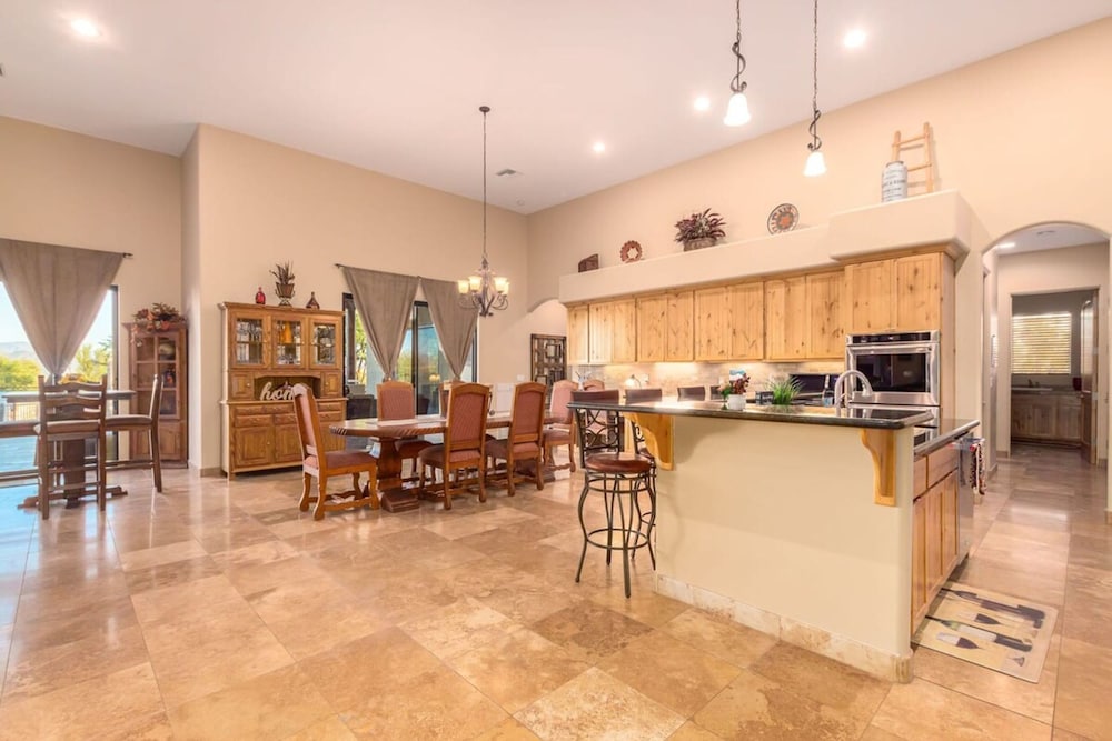 Desert Foothils Rustic Resort Oasis w Pool Spa