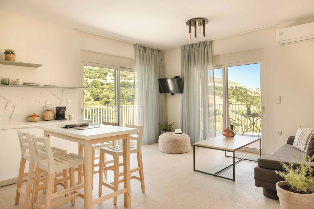 Ostria Villa