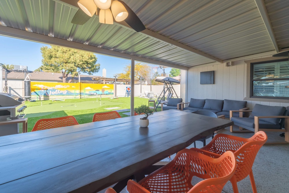Phoenix 4 BDR Home With Outdoor Entertainment