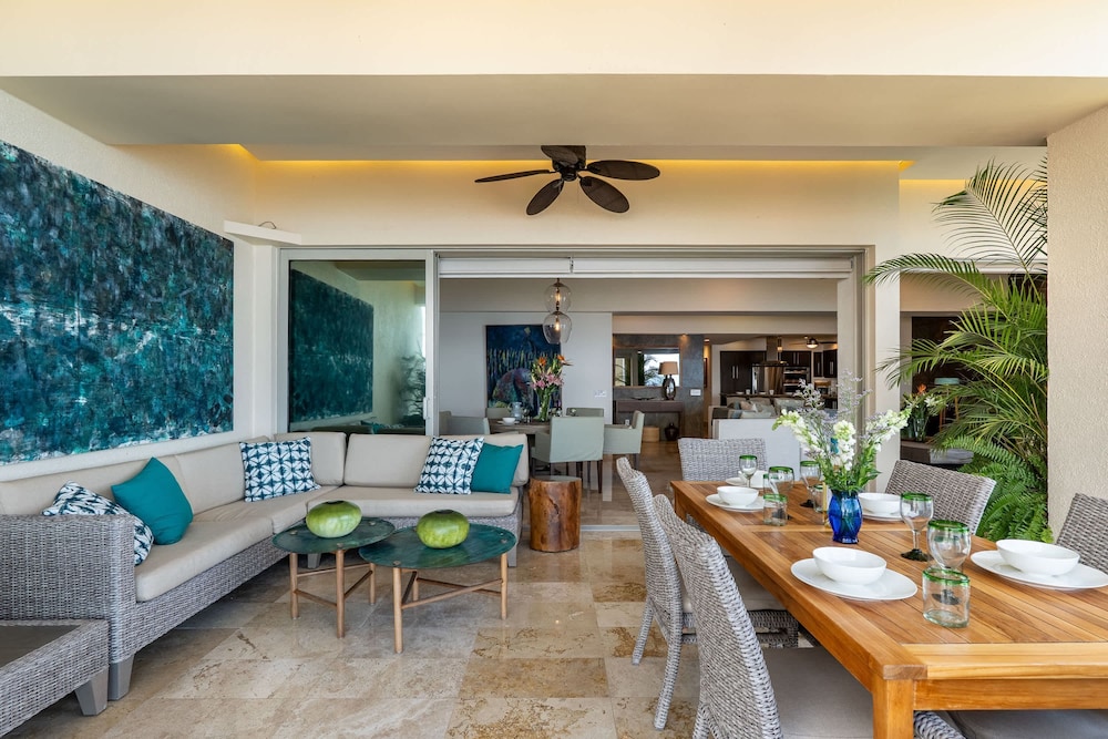 Ocean Front Amazing Views and Location Sleeps 8