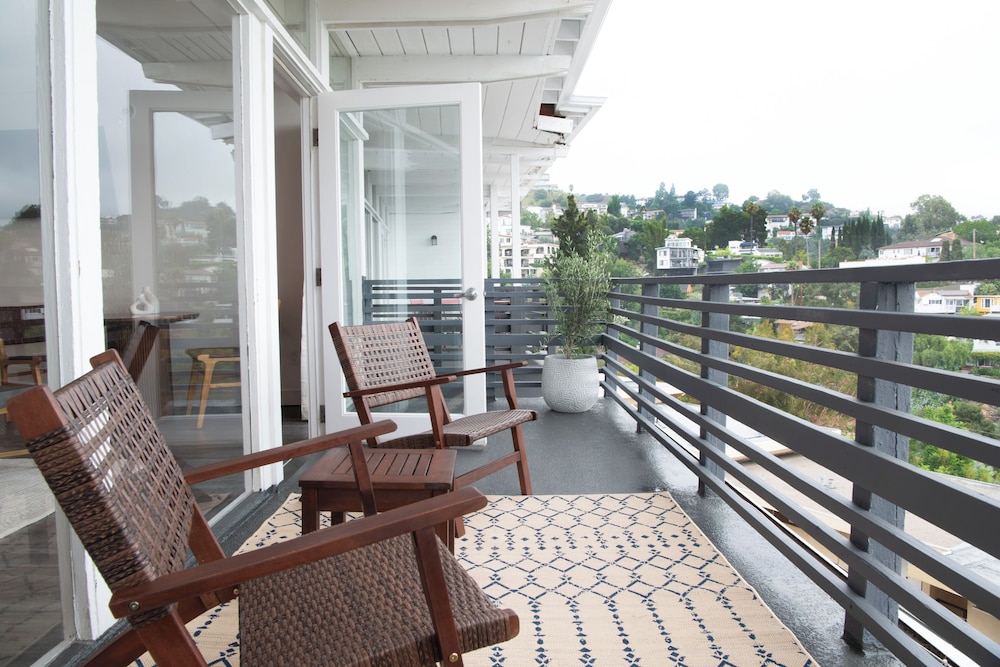 Hollywood Hills Hotel