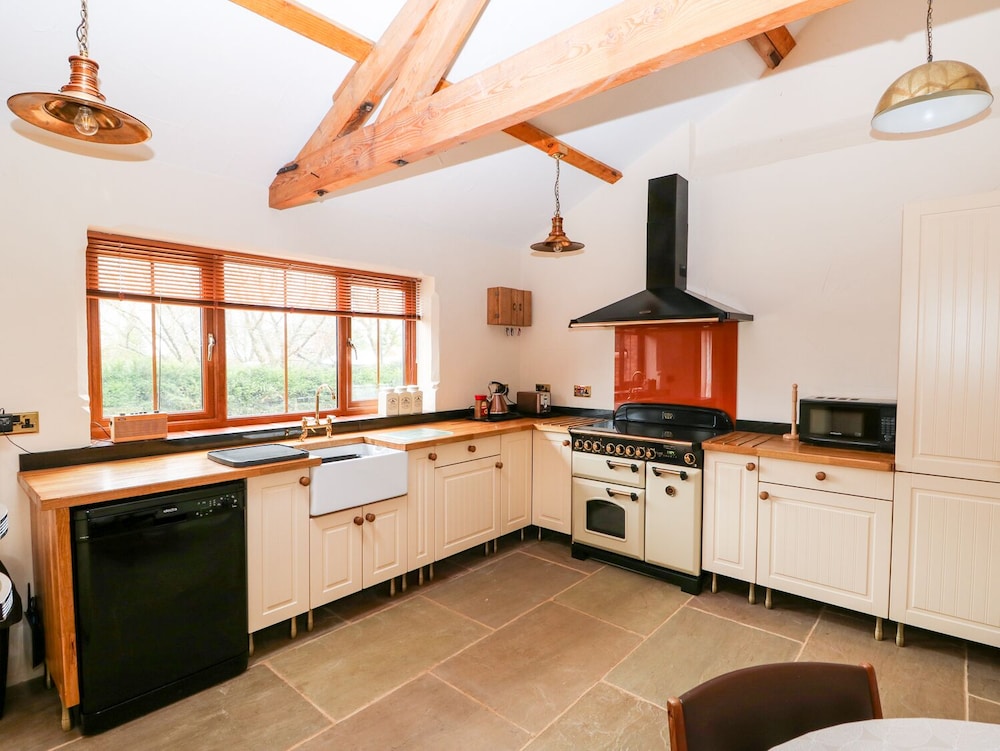 Honey Buzzard Barn view 4