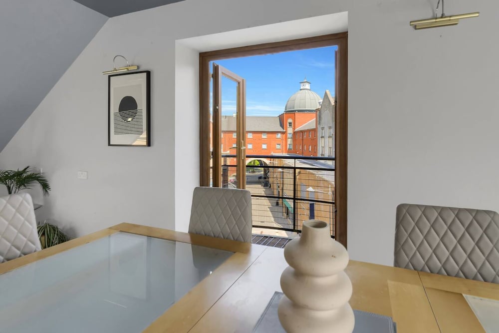 Luxury Penthouse Suite - Swansea Central - Beach