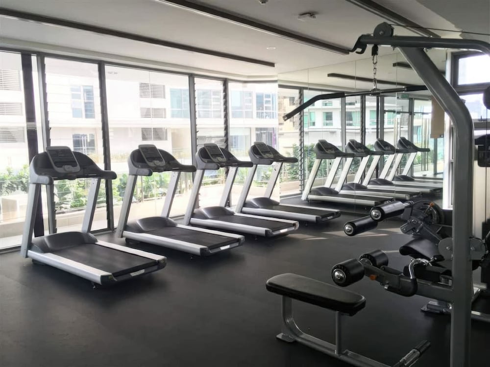 The Robertson Residences Free Gym & Pool