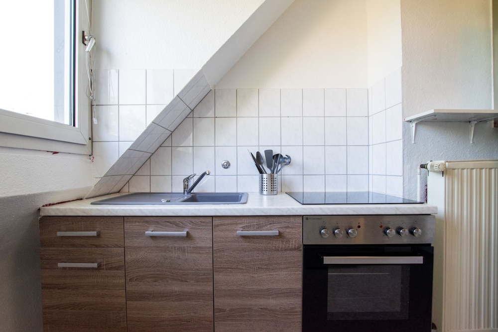 Old Town Large 3 Room Maisonette