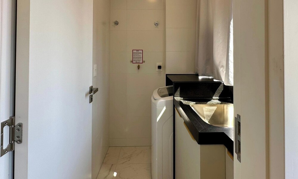 Apt w/ Gourmet Balcony 700m From the Beach Bon1101