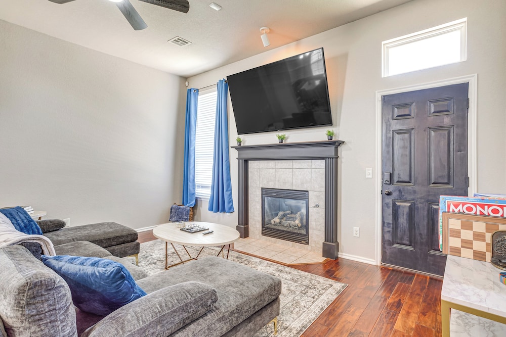 14 Mi to Dtwn Okc: Edmond Gem w/ Fenced Yard!