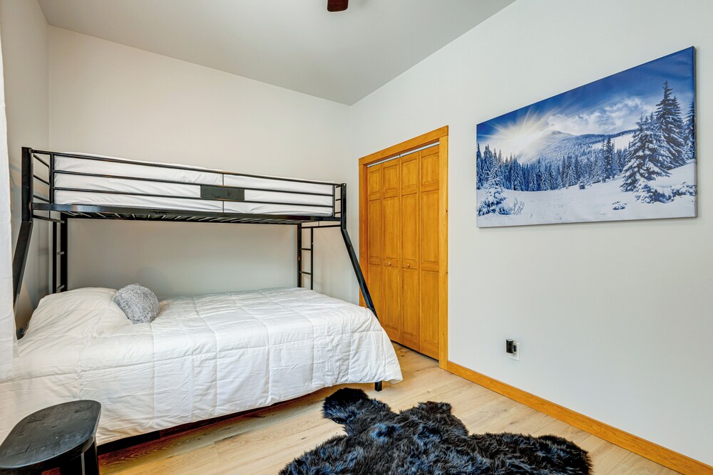 Stratton Mtn Ski Chalet w/ Giant Views in Winhall