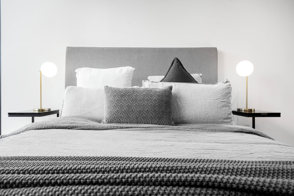 Luxuria Apartments - Collins House