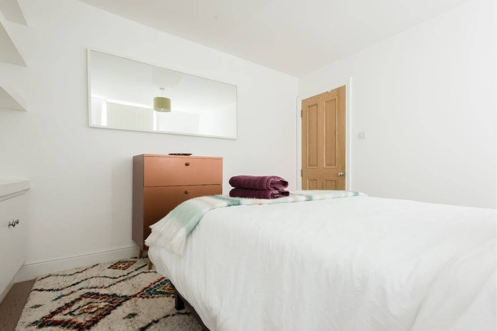 The Old Tailor House - Large & Charming 4BDR Home in Jericho