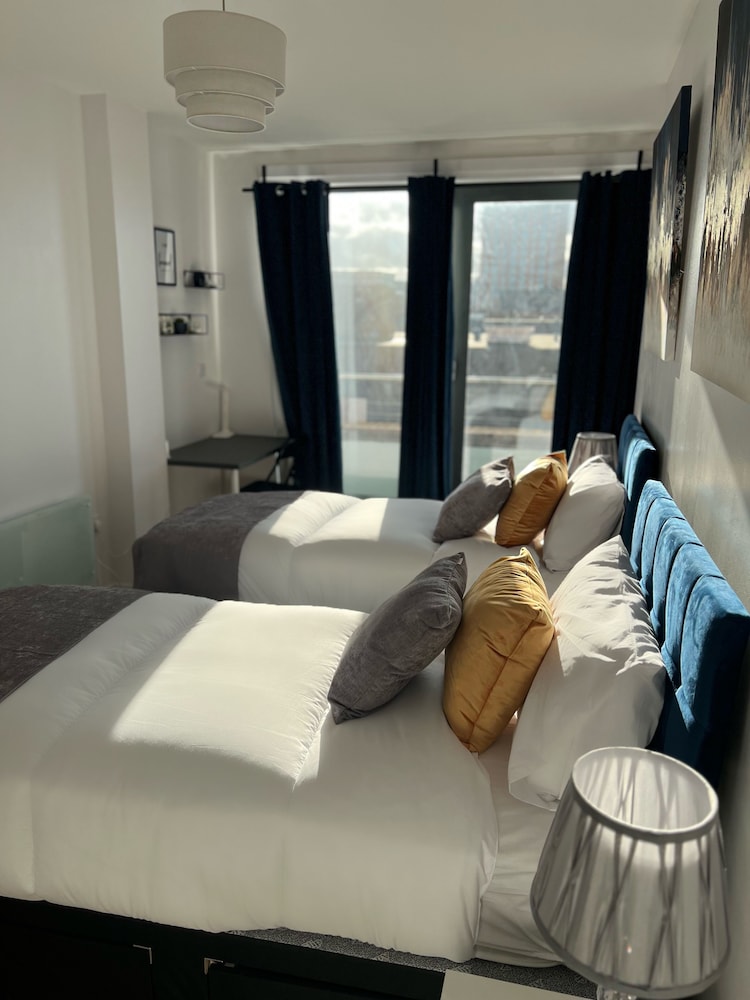Spacious 2BR City Center Apartment view 4